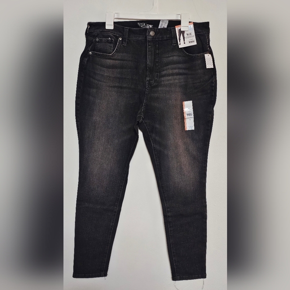 Time and Tru Denim - Time and Tru Dark Wash Skinny Jeans